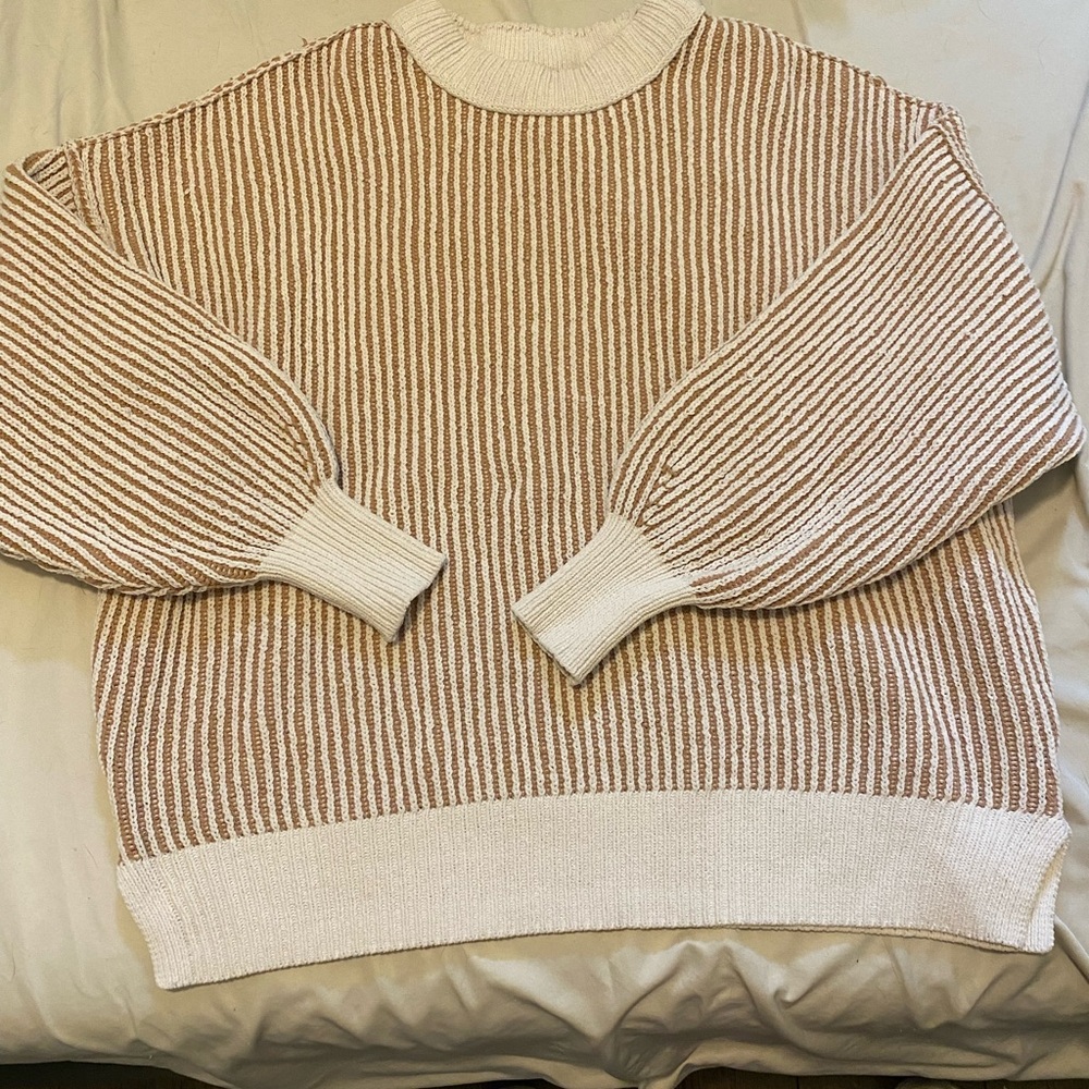 Aerie Beige and White Knit Sweater